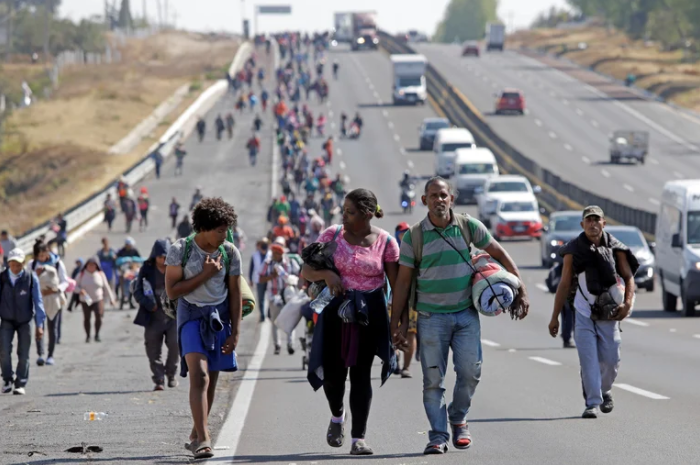 Pese a que la desgracia ensombrece su camino, caravana de migrantes llega a Ciudad de México