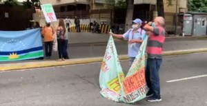 En imágenes: Jubilados y pensionados protestaron por salarios dignos en la sede de Pdvsa en La Campiña #7Dic
