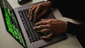 “Hola, hermosa”: Hacker quedó al descubierto mientras espiaba a una mujer en EEUU