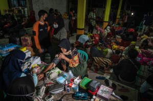 Asciende a 14 la cifra de fallecidos tras erupción del volcán Semeru en Indonesia