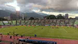 Euforia que eriza la piel: Hinchas del Caracas y Táchira en el Olímpico se hacen sentir (IMÁGENES)