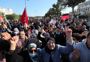 Túnez celebra su revolución sumido en un aguda crisis política