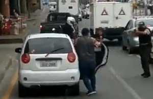 VIDEO: Capturaron a un delincuente infraganti mientras cometía un asalto en Ecuador