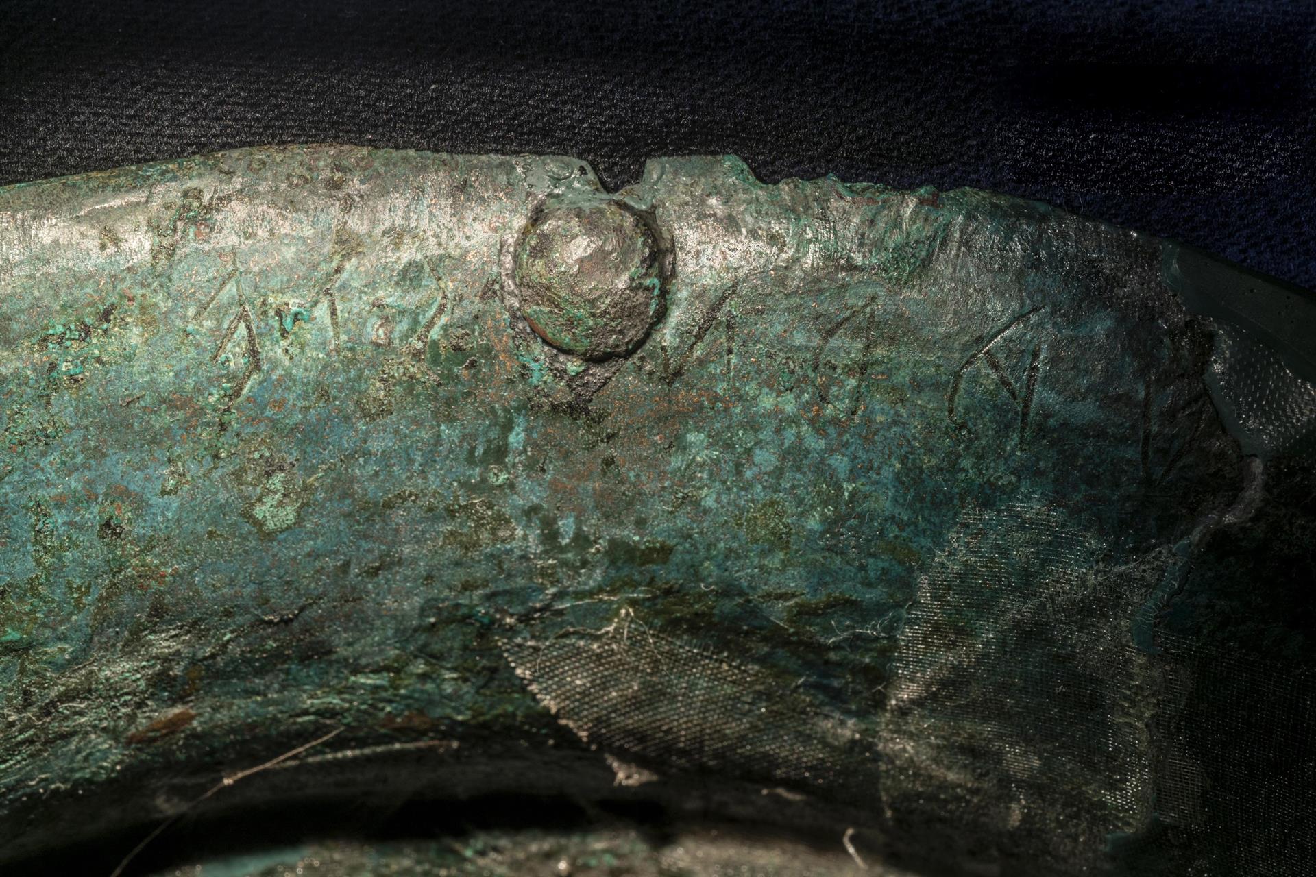 Una inscripción “muy rara” en un casco de combate revela información sobre la organización militar hace 2.400 años