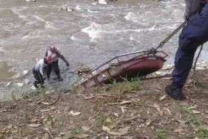 Rescataron el cadáver de un hombre en el río Guaire a la altura de Caricuao (Fotos)
