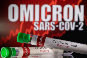 Ómicron y Delta podrían crear una súper variante del coronavirus, advirtió el director médico de Moderna