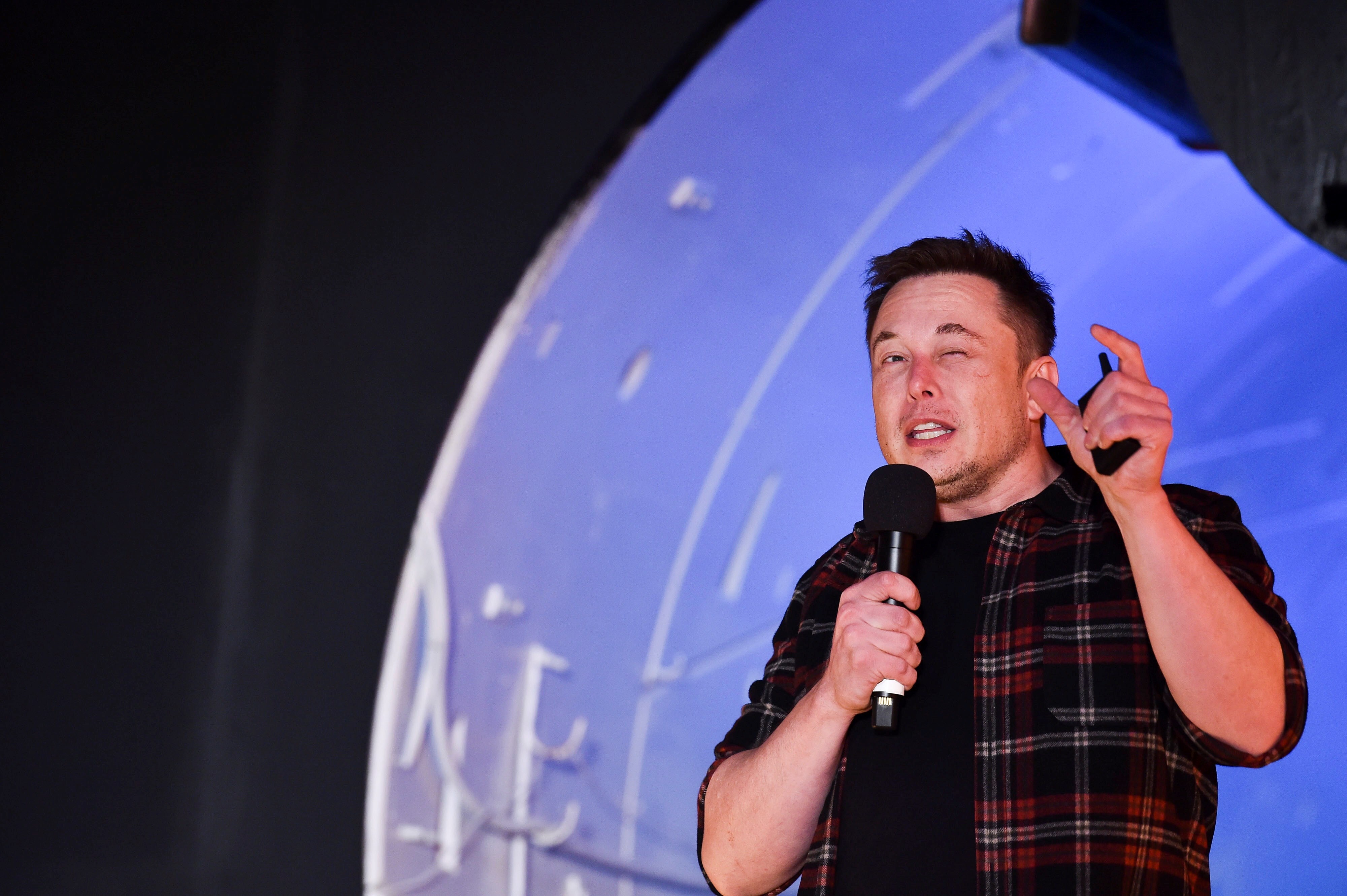 El millonario Elon Musk vendió acciones de Tesla por un valor de mil millones de dólares