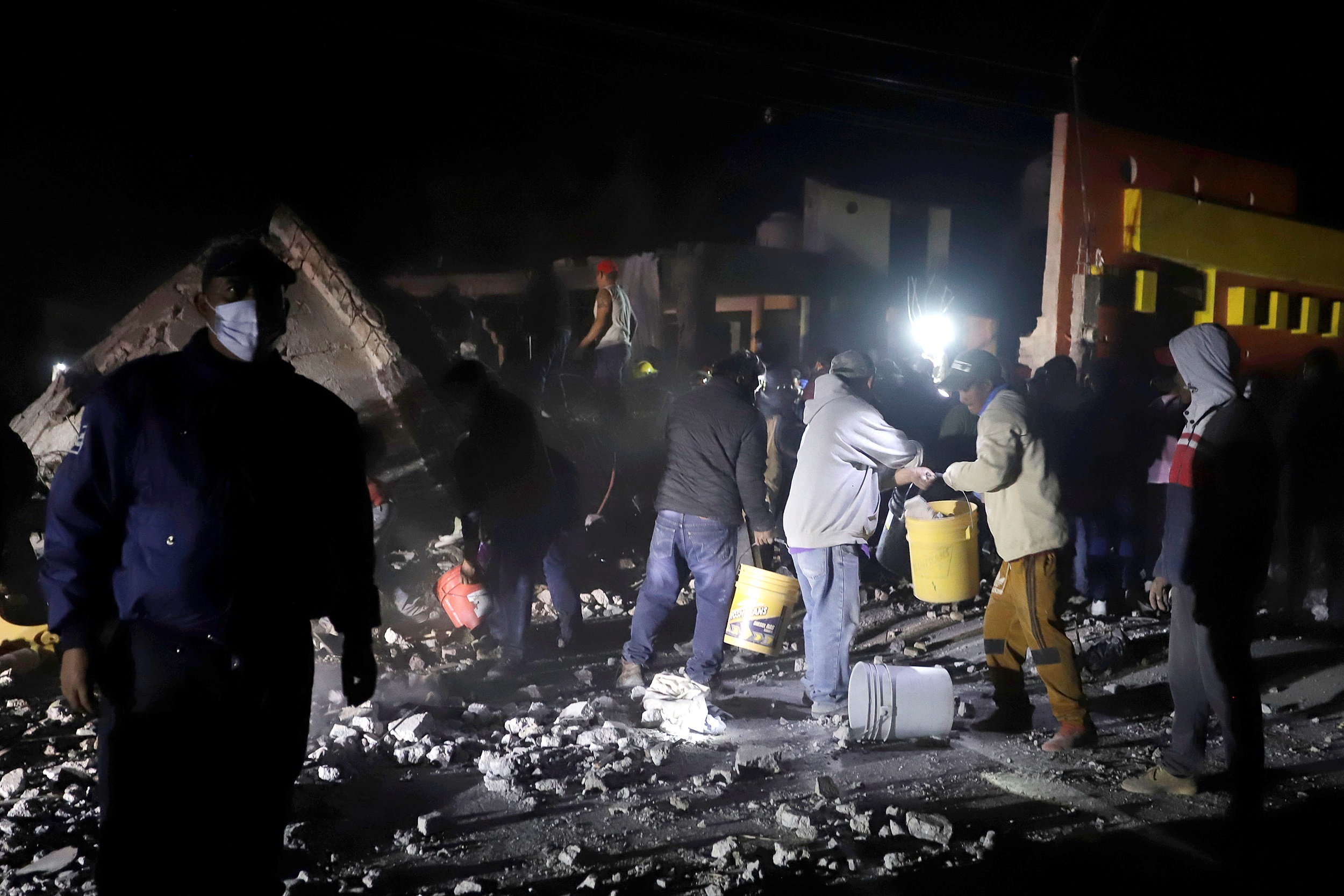 Al menos seis muertos y 18 heridos dejo explosión de un taller de pirotecnia en México