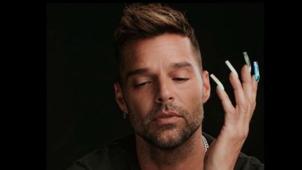 Ricky Martin festeja su “medio cupón de siglo” con “la misma energía” y “mejor que nunca”