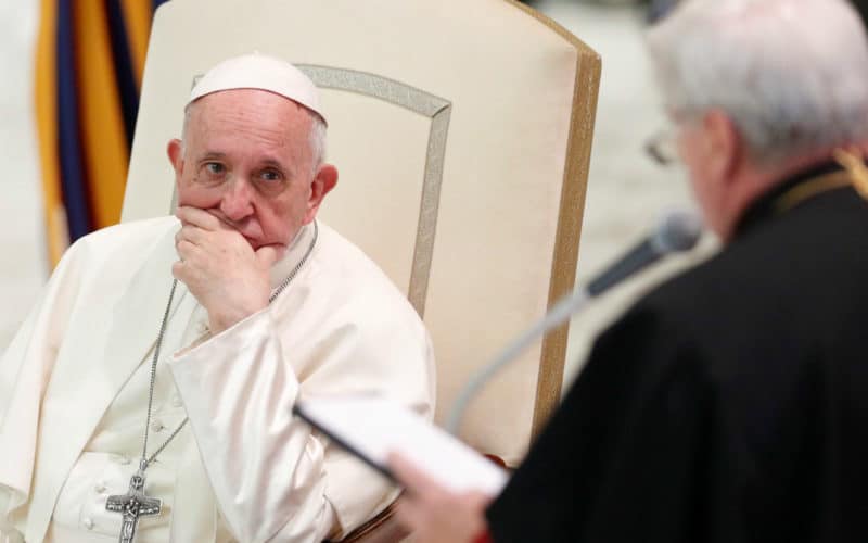 El papa Francisco acepta renuncia de arzobispo de París tras conocerse relación con mujer