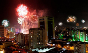 “Faltan cinco pa’ las doce”: la historia detrás de la canción que más suena en Venezuela el fin de año