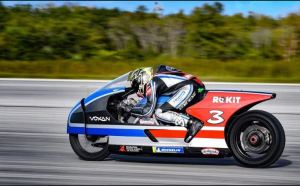 Una moto eléctrica estableció increíble récord tras superar los 460 km/h (Video)