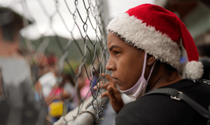 Venezolanos envían remesas a sus familiares en Navidad a través de plataformas informales