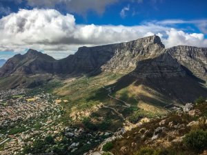 Sudáfrica iluminará de morado la icónica Montaña de la Mesa en honor a Desmond Tutu