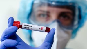 EEUU registra por primera vez un descenso de contagios de ómicron