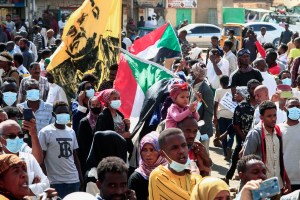 Fuerzas de seguridad atacaron con gas lacrimógeno a miles de manifestantes en Sudán