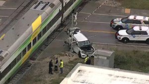 Tren chocó contra un vehículo y dejó al menos dos heridos en Miami