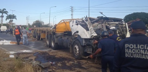 Gandola que transportaba azúcar se volcó en Cagua y dejó dos heridos este #19Ene (Fotos)