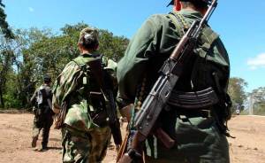 Disidencias de las Farc declararon la guerra “sin descanso” al ELN en Colombia