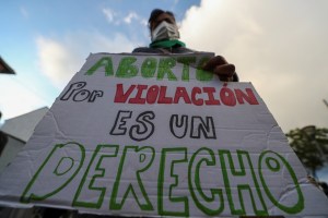 Parlamento de Ecuador aprobó el aborto en casos de violación