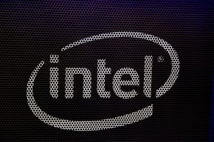 Intel y AMD dejarán de vender chips a Rusia, en apoyo a Ucrania