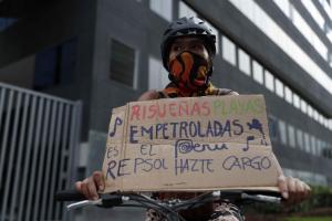 El 77 % de peruanos cree que Repsol es responsable del derrame, según sondeo