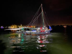 Barco con más de cien personas naufragó cerca de la costa de Florida