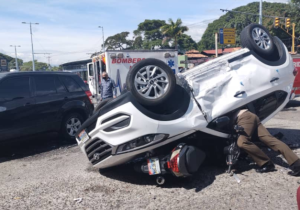 Se registró un accidente entre varios vehículos en la avenida Andrés Bello de Mérida este #14Ene (VIDEO)