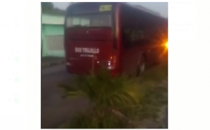 Unidades de Bus Trujillo repletas de milicianos llegaron a Barinas por las elecciones del #9Ene (VIDEO)