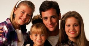 Las gemelas Mary-Kate y Ashley Olsen rinden homenaje a Bob Saget