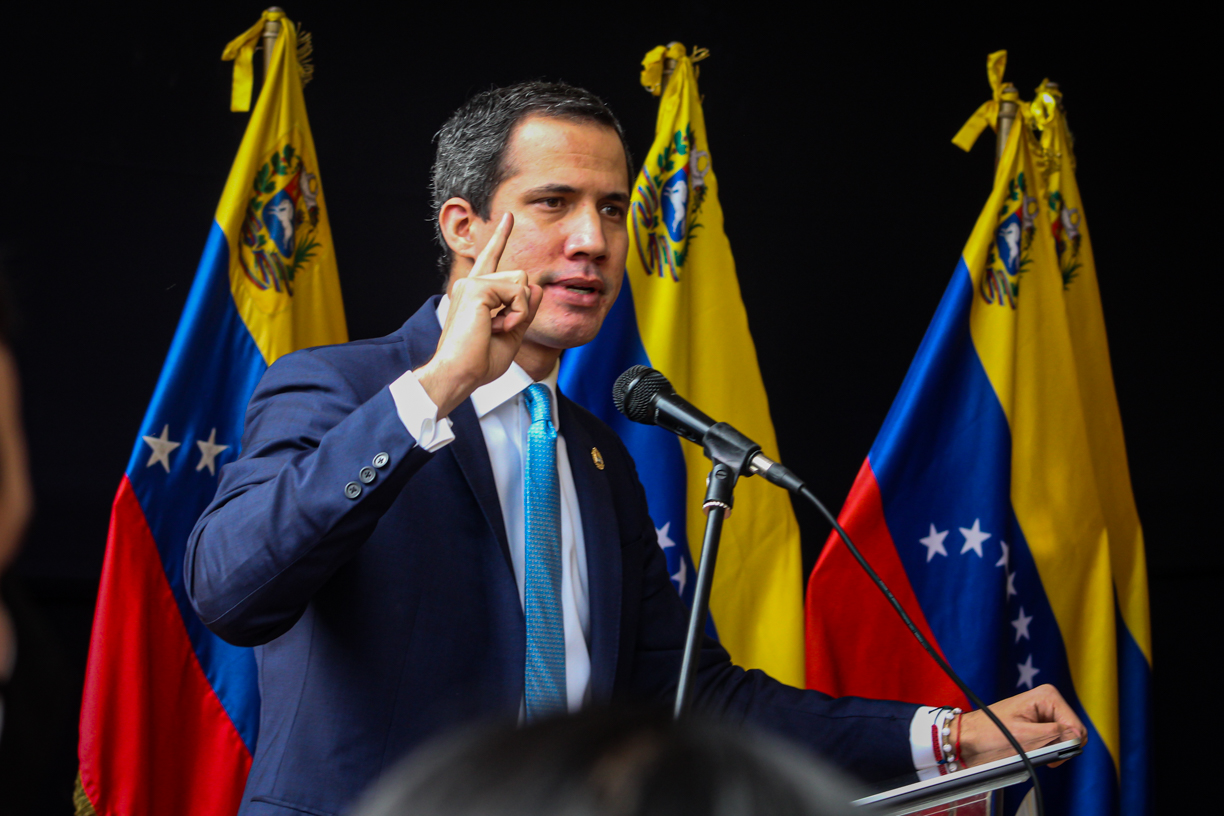 Juan Guaidó cuestionó acercamiento de Alberto Fernández a Nicolás Maduro y lo acusó de ser negacionista