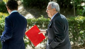 Fiscalía Anticorrupción en España pide cárcel para Raúl Morodo y su familia por fraude fiscal