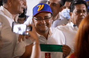 Quién es Sergio Garrido, el opositor venezolano que le arrebató la Gobernación de Barinas al chavismo tras 22 años en el poder