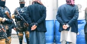 Los talibanes incautan tres mil litros de alcohol y los vierten en un canal de Kabul (VIDEO)