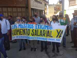 ¡Sin nada que celebrar! Docentes de Aragua exigieron salarios dignos (FOTO)
