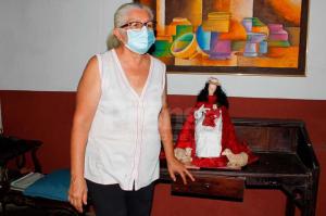 Yajaira Sánchez, la mujer encargada de vestir a la Divina Pastora desde hace 14 años