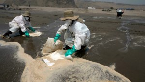 Daño “irreparable” deja en áreas protegidas de Perú el derrame, según experto