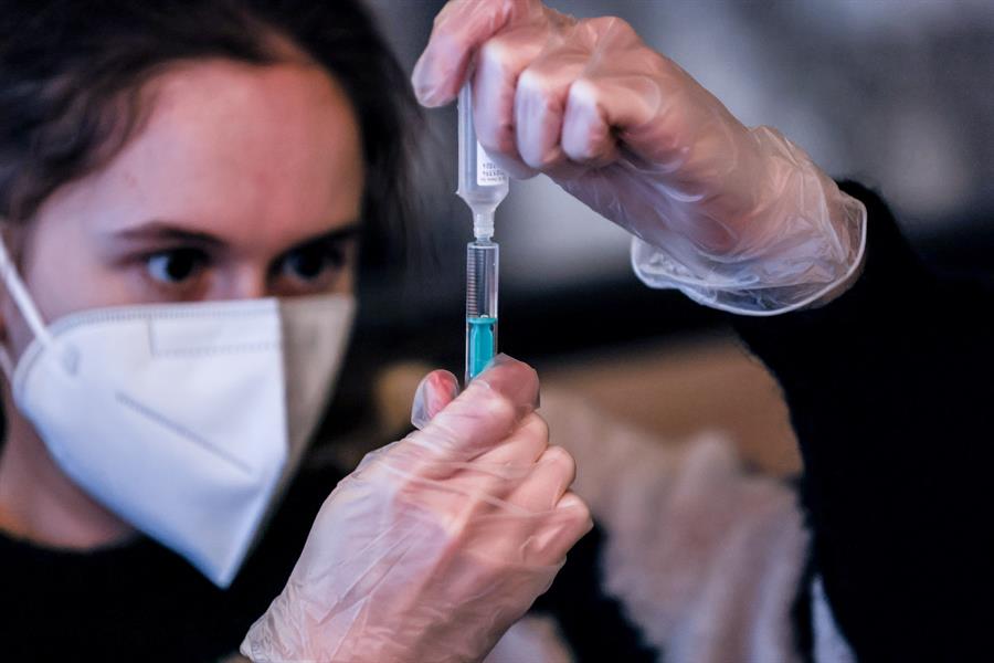 La OMS aseguró que las vacunas antiCovid “funcionan contra todas las variantes”