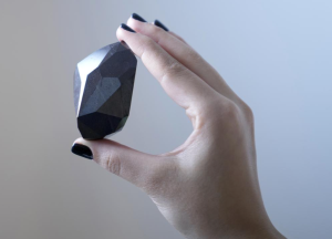 A subasta “El Enigma”, un diamante negro de tal pureza que no puede ser de este mundo