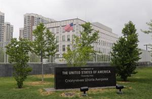 La embajada de EEUU insta a los estadounidenses en Ucrania a pensar en salir “ahora” del país