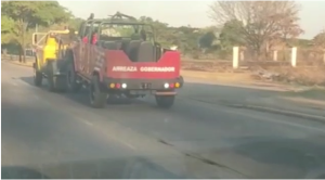 Remolcaron el vehículo “rojito” que usó Jorge Arreaza en Barinas durante su campaña electoral (VIDEO)