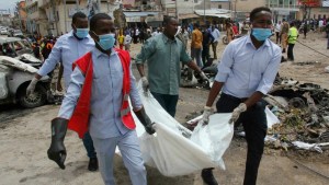 Al menos seis muertos tras el ataque con un carro bomba en la capital de Somalia