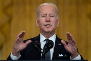 Biden lanzó presupuesto con nuevo impuesto a ricos y más gasto en defensa