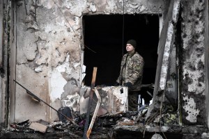 Civiles en Ucrania recibieron armamento por parte de militares para defenderse (VIDEO)