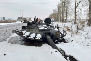 Policía de Ucrania destruyó dos tanques rusos en la región de Kharviv (VIDEO)