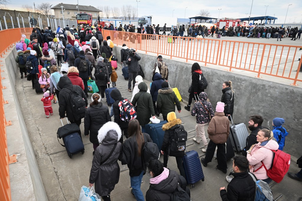 Acnur: El número de refugiados ucranianos superó los 300 mil