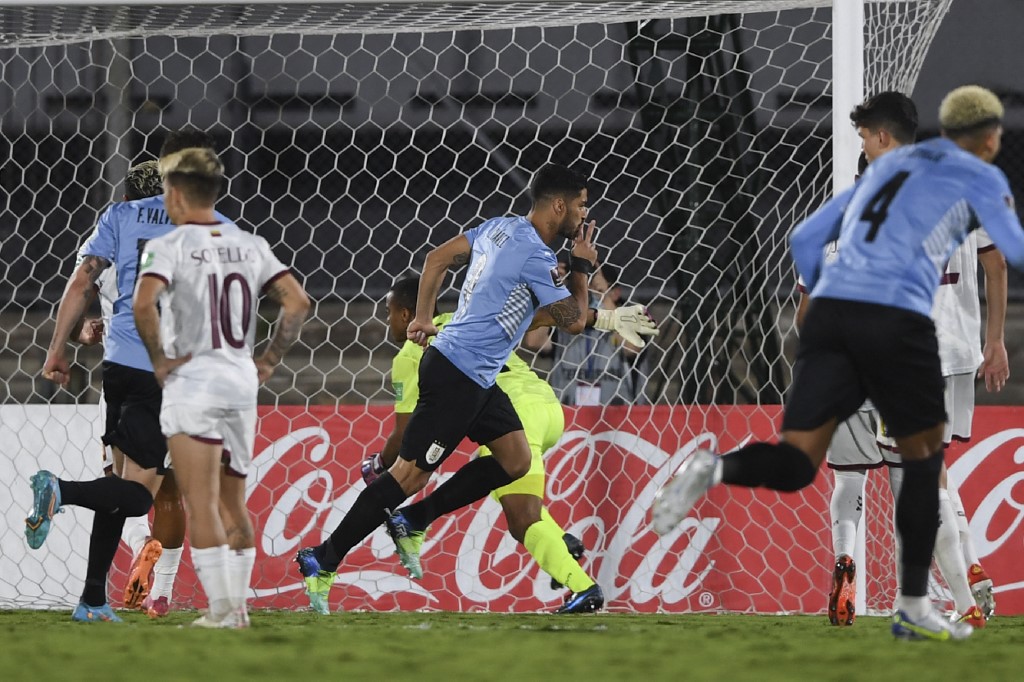 Uruguay goleó sin problemas a una Vinotinto que tardó en reaccionar