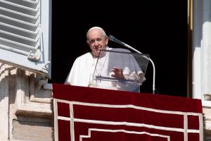 El papa Francisco pide compromiso de todos para que cese “esta guerra repugnante”