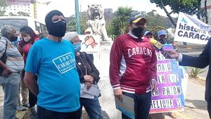 Desde el Puente de los Leones, protestan contra eliminación de símbolos históricos de Caracas