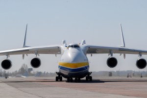 Ucrania prometió mantener abierto espacio aéreo en medio de aumento de tensión